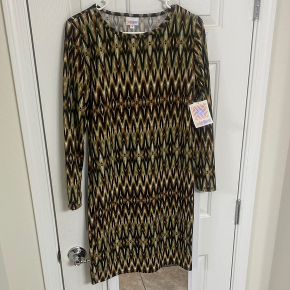 NWT - LulaRoe Debbie Dress (M) - Picture 1 of 6